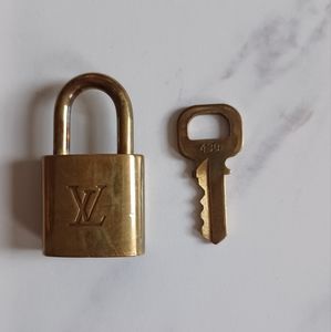 LOUIS VUITTON Lock & Key #439